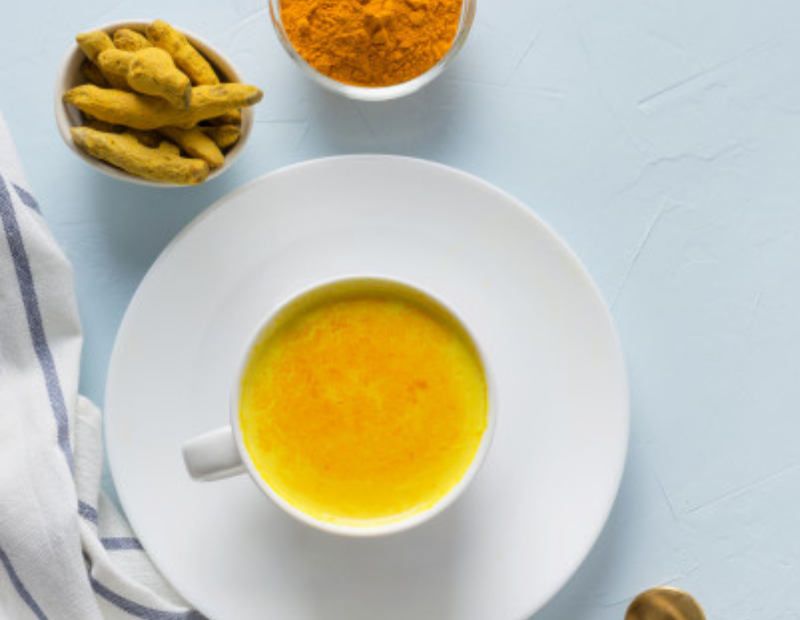 4 Benefits of Golden Milk Tea (and 1 EASY recipe)